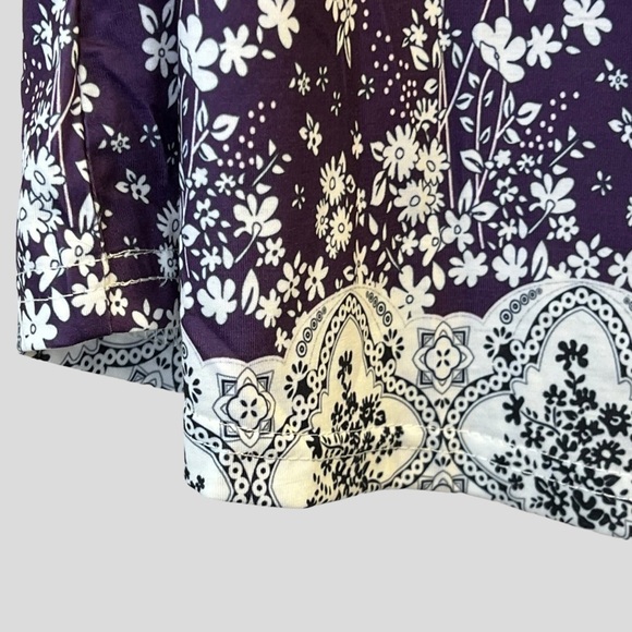 Women’s Top 2X Purple White Floral Short Sleeves - Picture 6 of 14
